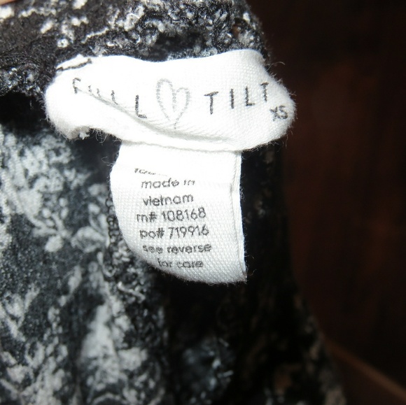 Flowy short shorts from tilly's - Picture 3 of 4